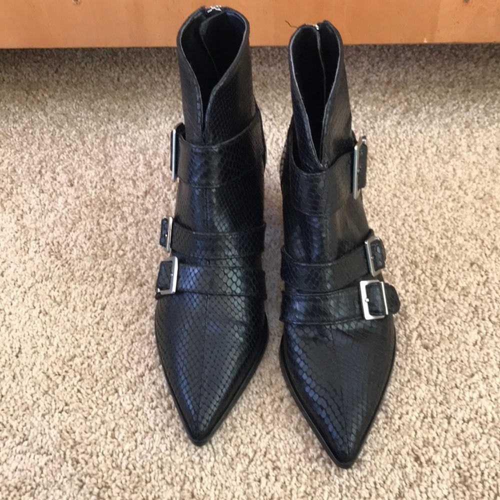NWT! ZARA woman size 37/6.5 python leather boots